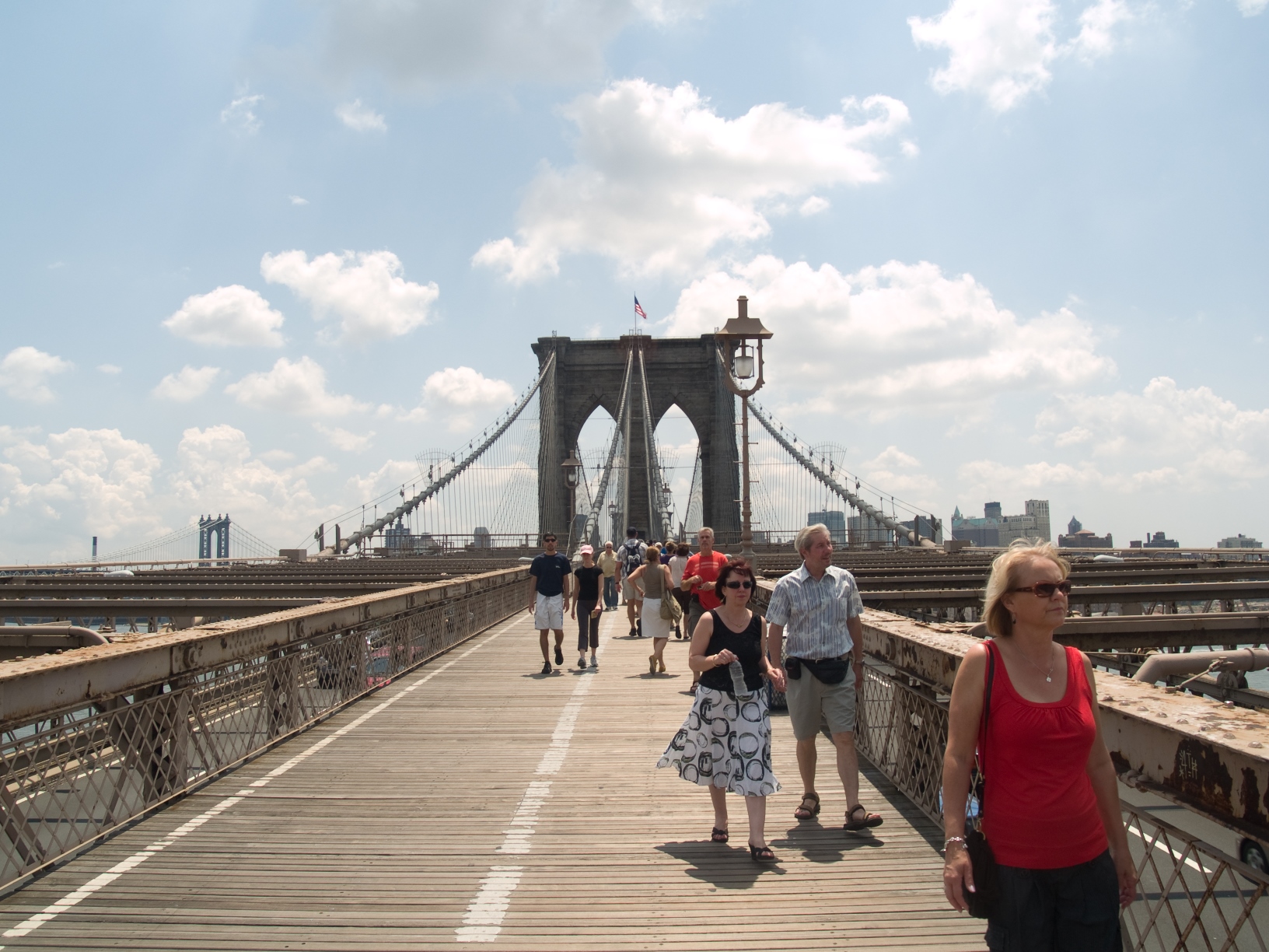 walking over brooklyn bridge
